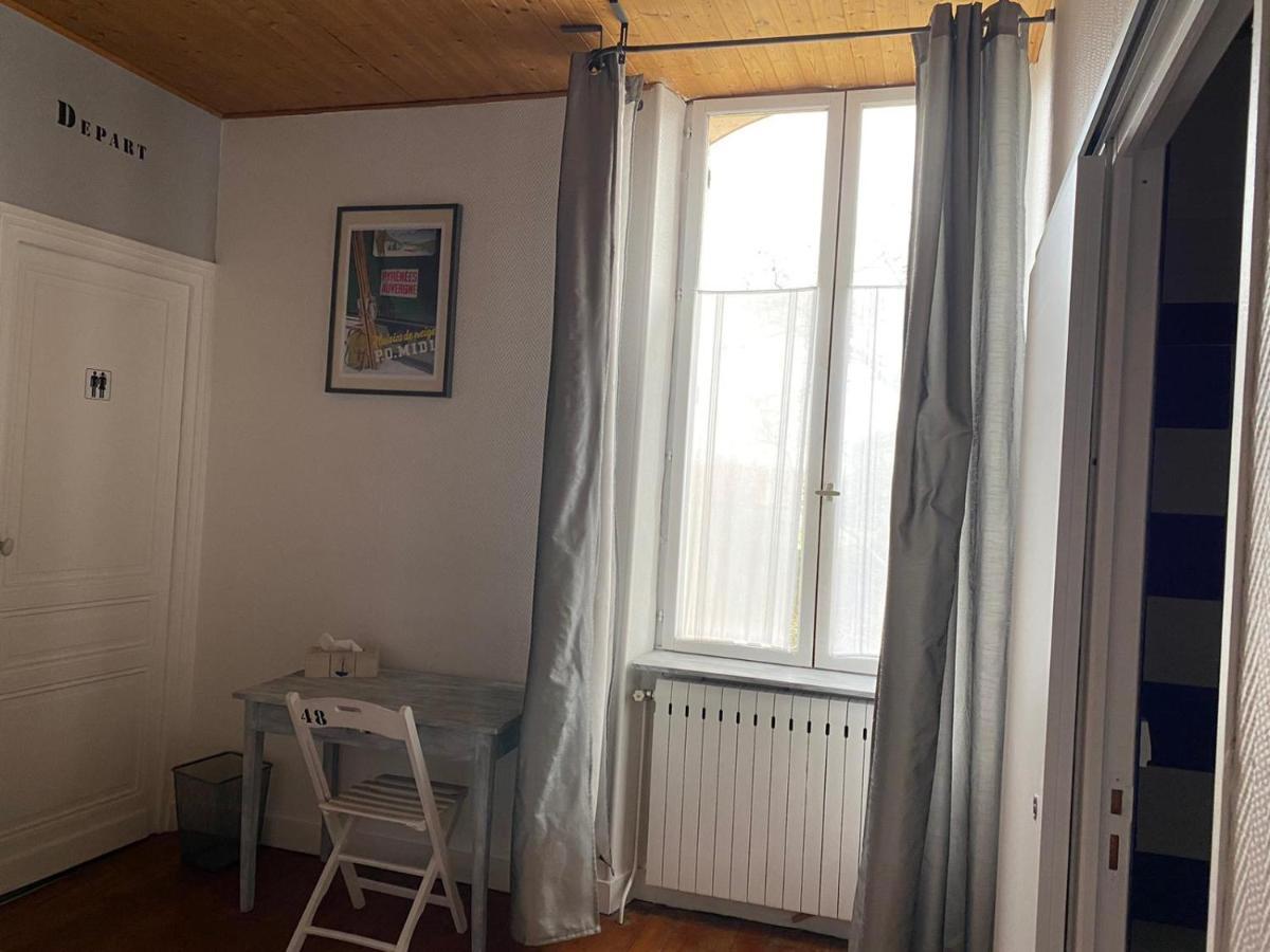 La Gare Bed & Breakfast Gondrin Exterior photo