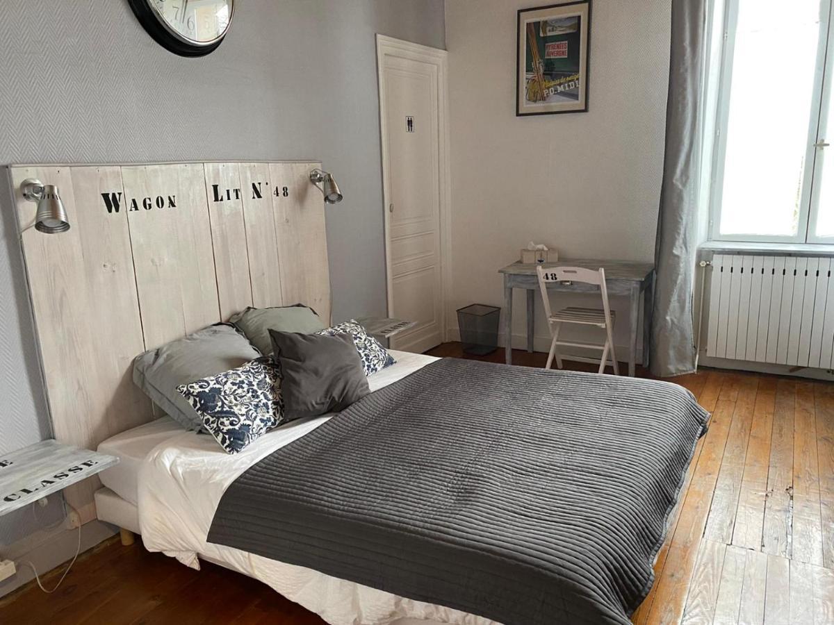 La Gare Bed & Breakfast Gondrin Exterior photo